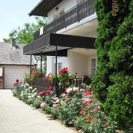 Pipacs Apartman