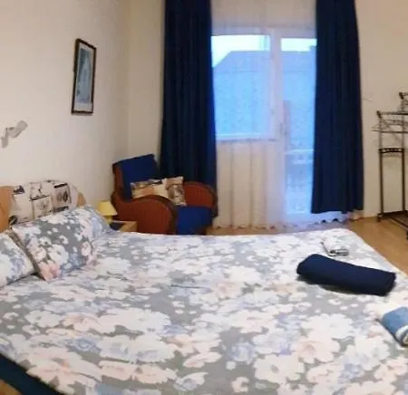 Pipacs Apartman *